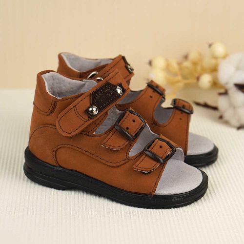 Maus Sz4a szupinált szandál - barna autós