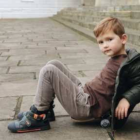 SZUPINÁLT CIPŐK, SZANDÁLOK